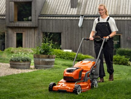 Akumulátorová kosačka Husqvarna LC 353iVX