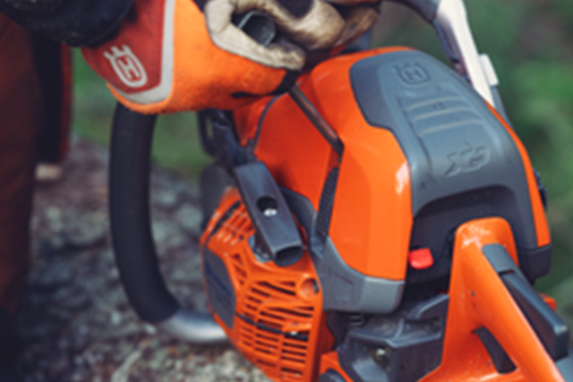 Rýchloupínanie krytu valca záklapkou Husqvarna